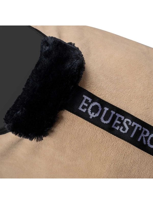 Coperta in pile con chiusura frontale con flap