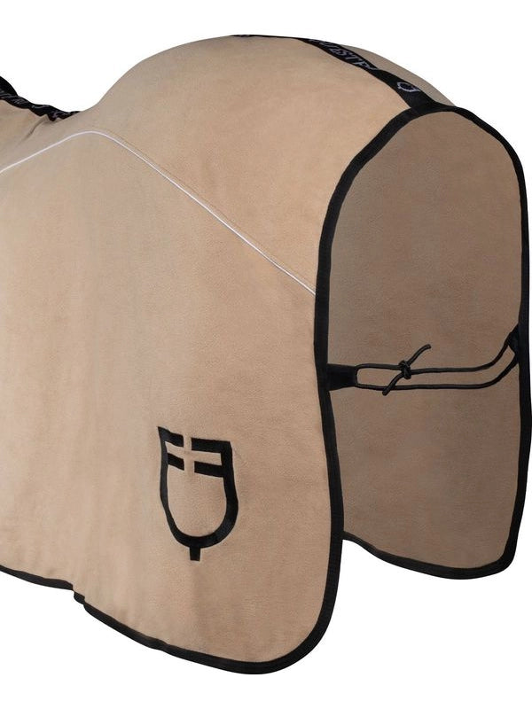 Coperta in pile con chiusura frontale con flap
