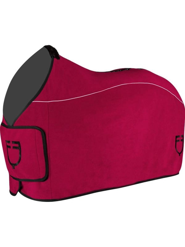 Coperta in pile con chiusura frontale con flap