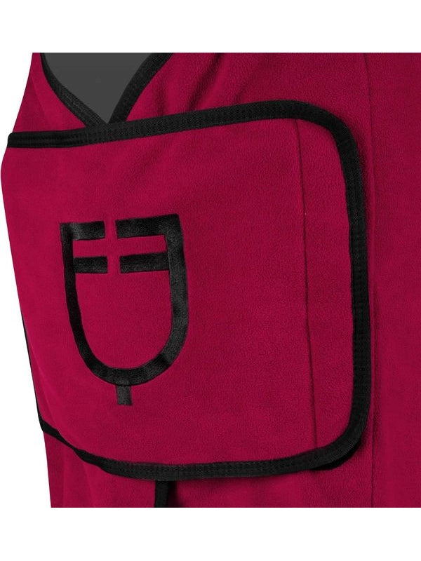 Coperta in pile con chiusura frontale con flap