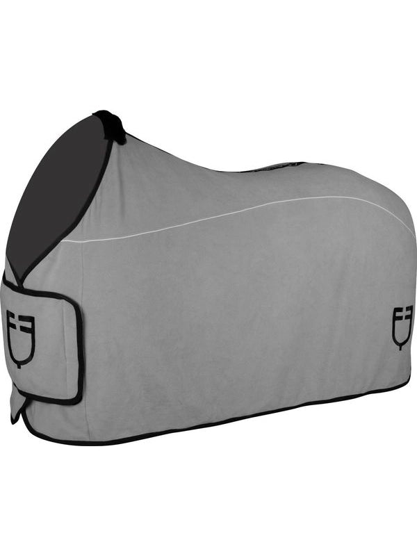 Coperta in pile con chiusura frontale con flap