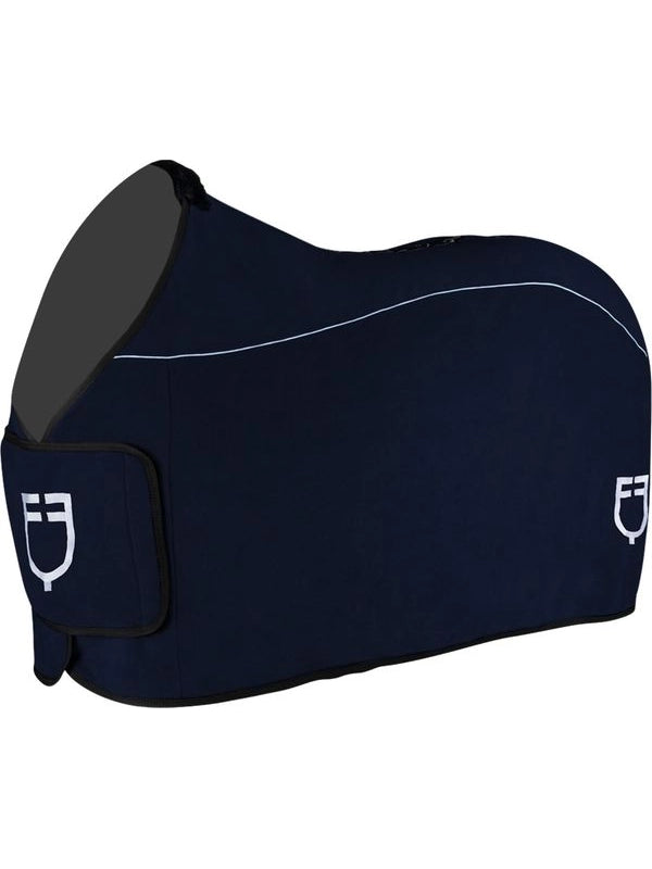 Coperta in pile con chiusura frontale con flap