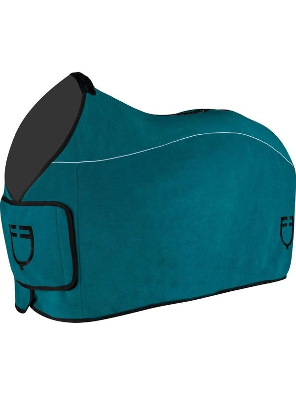 Coperta in pile con chiusura frontale con flap