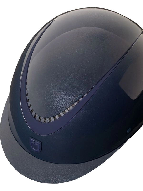 Cap lucido cinturino ecopelle e visiera stretta omologazione EN 1384-2023