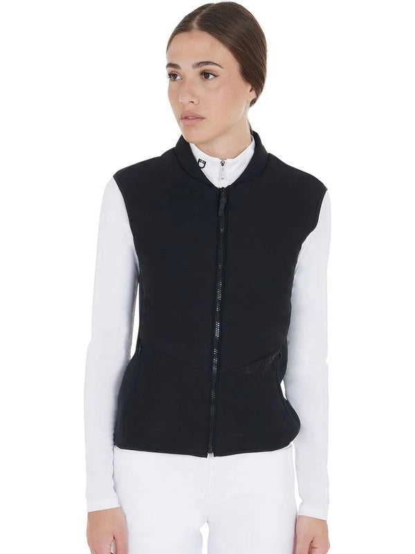 Smanicato donna slim fit in tessuto tecnico