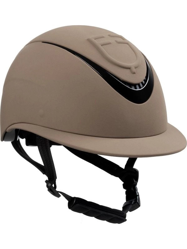 Cap donna con visiera larga e logo embossed omologazione EN 1384-2023