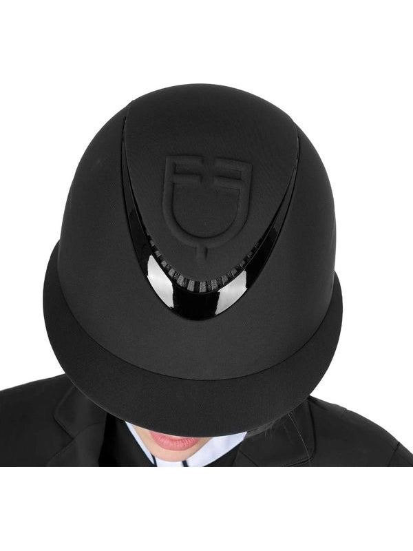 Cap donna con visiera larga e logo embossed omologazione EN 1384-2023